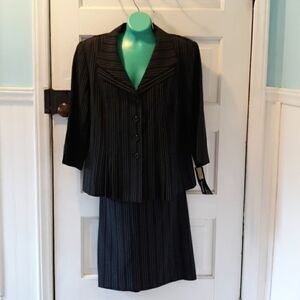 T.Milano business suit blazer skirt 12 new
